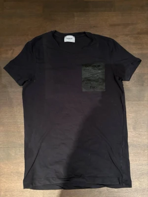 Svart t-shirt från Dondup - Svart t-shirt från Dondup | storlek S | hör av er vid frågor |
