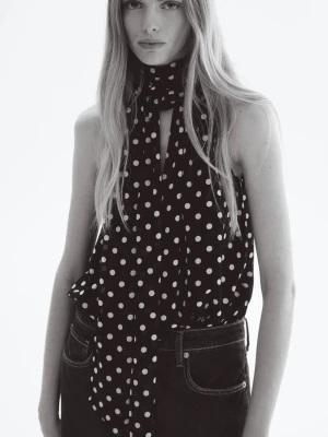 Svart prickig blus  - Söker denna från H&M💞 Skriv om ni säljer 