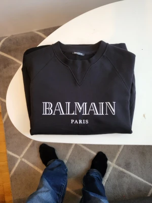 Svart Balmain Paris sweatshirt - I nyskick hängt i garderoben 100% äkta tröja från Balmain Paris 