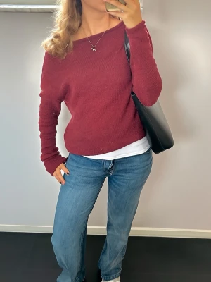 Vinröd tröja  - Från Ginatricot, strl S. Knappt använd⭐️