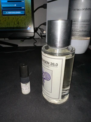 Sorensen 26.0 inspirerad av side effect  - Säljer en Sorensen 26.0 inspirerad av side effect.  Fräsch söt manlig vinter/vår doft riktigt unik god doft. Du får även med en 5ml garnett 13.0 som är inspirerad av parfums de Marly grenly, riktigt fräsch citrus doft perfekt för sommaren. Säljer dessa då jag vill köpa en ny ysl 