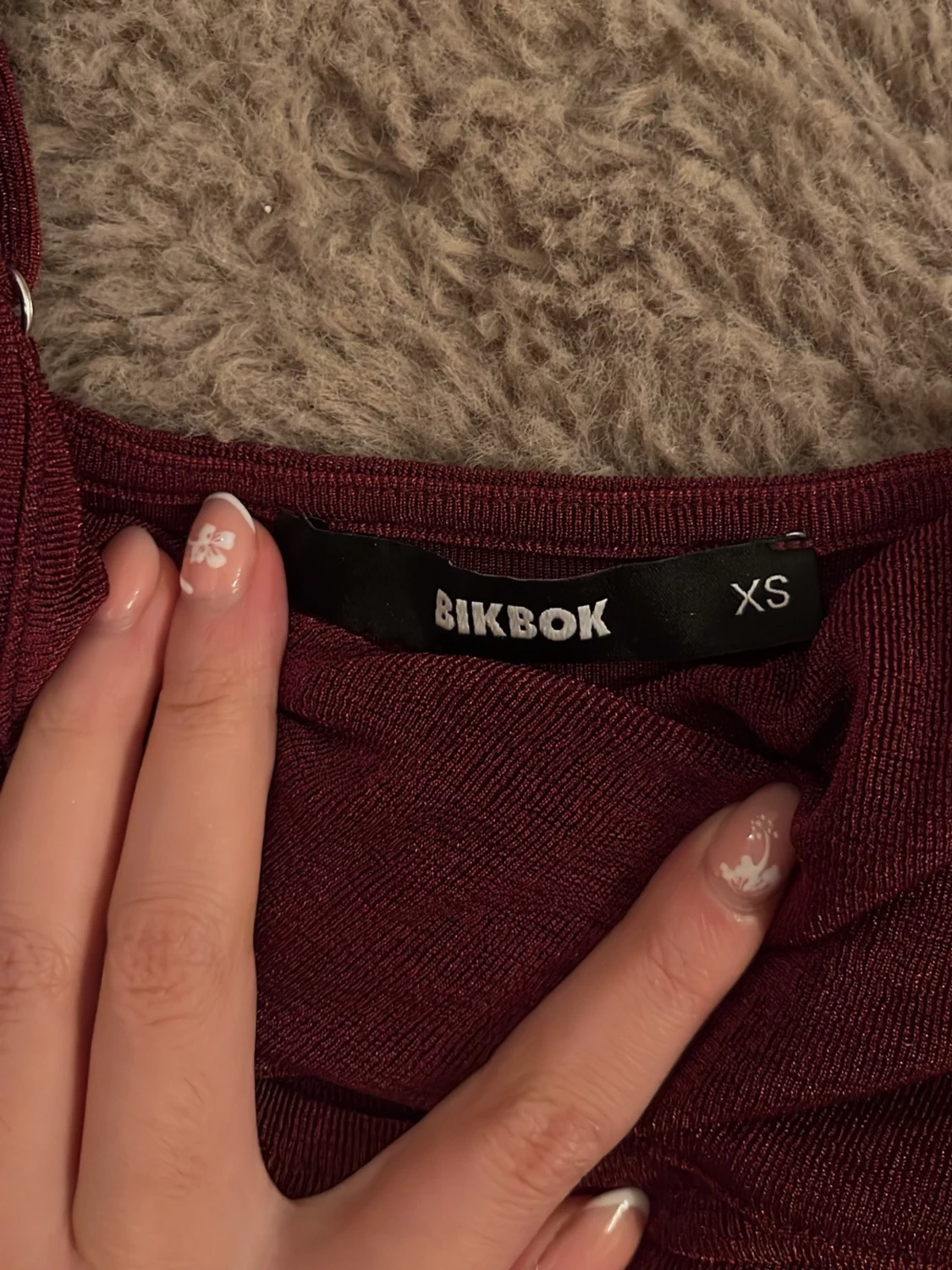 Vinröd omlott linnetopp med cut-out - 2