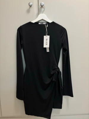 Svart klänning storlek S - Svart klänning från NA-KD. Strl S. Oanvänd med lappae kvar 