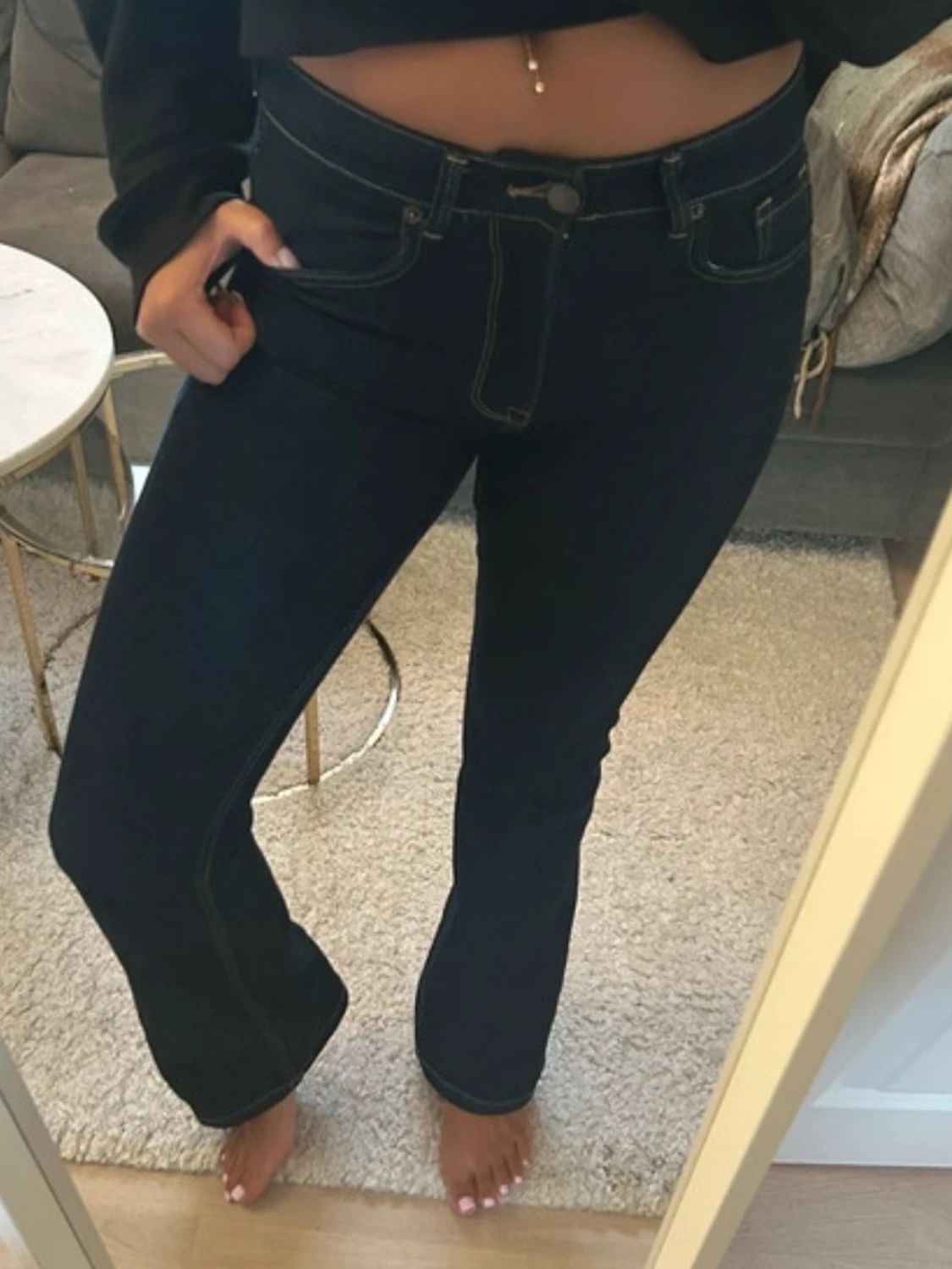 Mörkblå bootcut jeans med kontrastsömmar