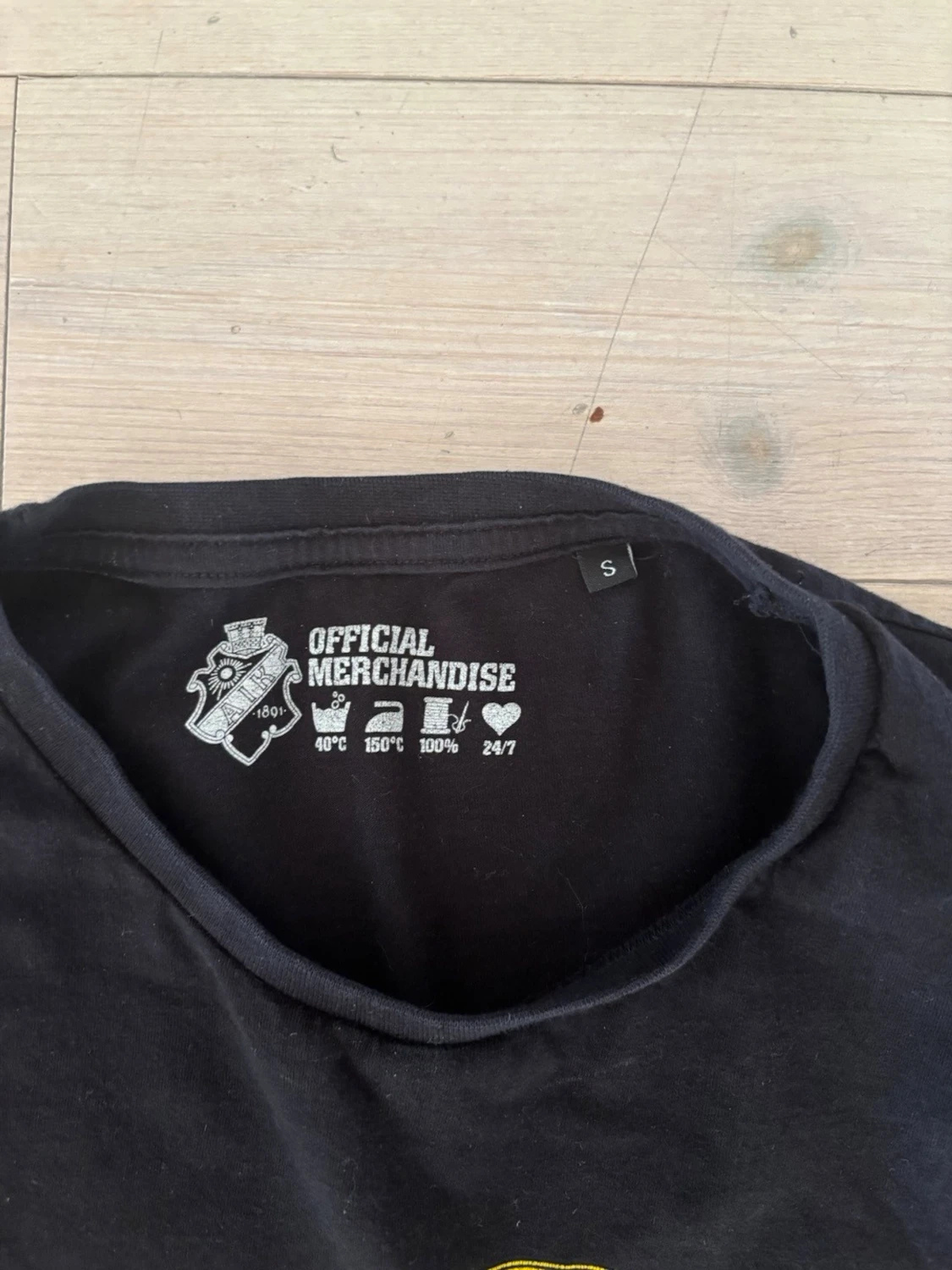 Svart AIK t-shirt med gul logga - 1