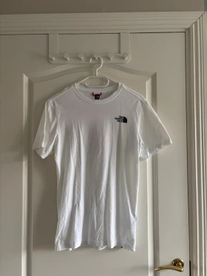 North Face Tshirt - Mängdrabatt finns! Ju fler plagg du köper, desto bättre pris kan jag ge!