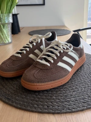 Adidas spezial - Helt i nyskick då de knappt använts, strl 38!