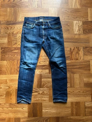Nudie jeans Lean dean selvage  - Väldigt fina. Använt i 2 år. Fina fades. Ända defekten är slitning i skrevet, gratis reparation i nudie affär. 
