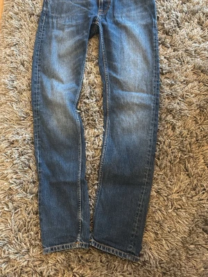 NUDIE JEANS LEAN DEAN 32/34 - Nudie lean Dean jeans i bra skick. Kan diskutera pris och är aktiv