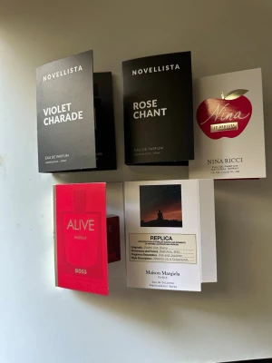 Parfymer  - Perfekt att testa och ta med sig. Enkelt att ha med i väskan för dig som vill prova något nytt.