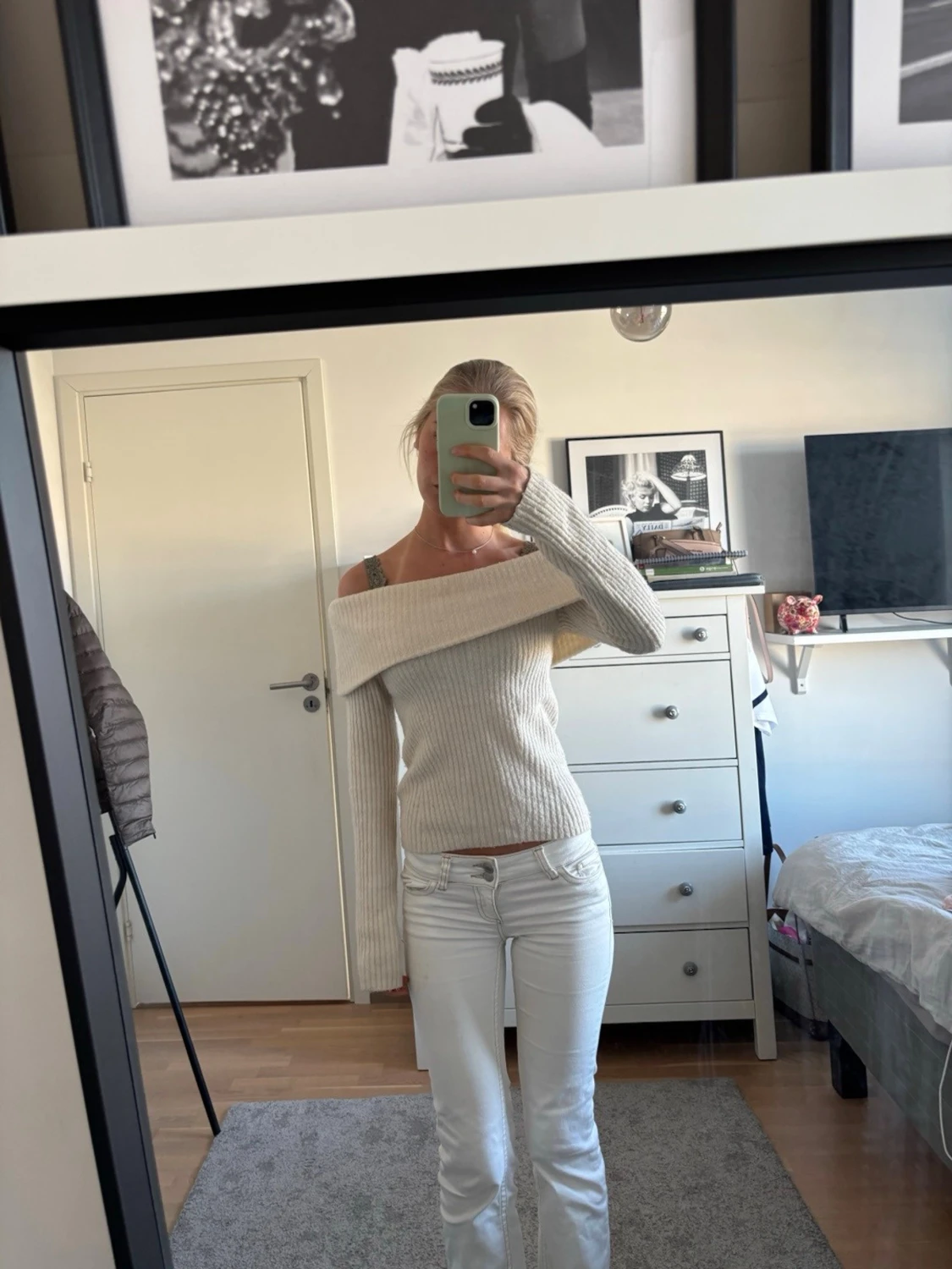 Off shoulder beige stickad tröja - 1