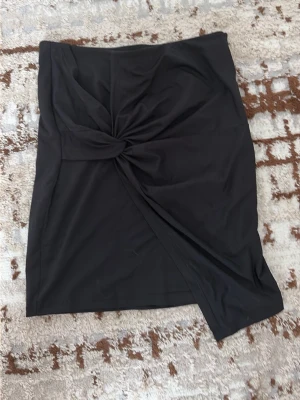 Kjol - S - Kjol i storlek S från Gina tricot