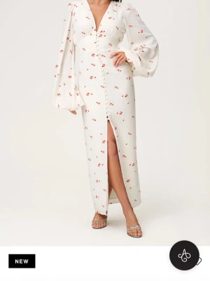 Söker dessa 3 från Adoore - Söker dessa 3 i stl 34 i alla. Är ute efter dom långa modellerna.