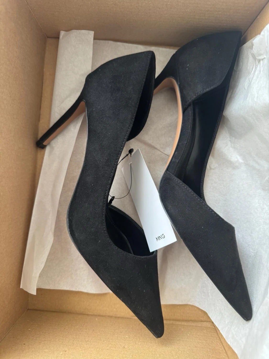 Svarta pumps från MNG med spetsig tå