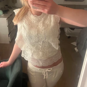 Blus - Så fin blus från Only, säljer då jag inte använder den längre, i jättefint skick💞skriv bara vid fler frågor!