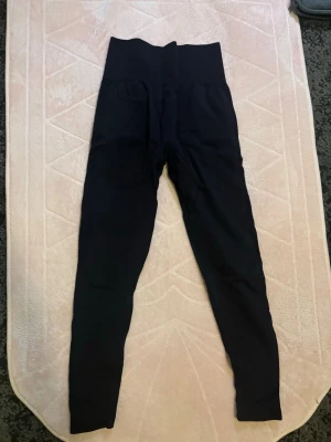 Svarta tränings tights  - Tränings tights 