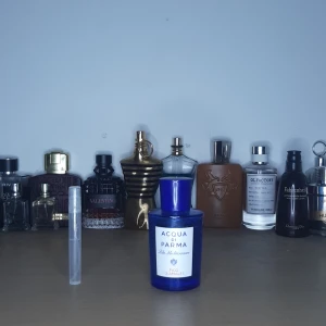 Acqua di Parma Blu Mediterraneo Fico di Amalfi parfymprov. 5ml - !Inte hella flaskan! Säljer ett parfymprov av Acqua di Parma Blu Mediterraneo Fico di Amalfi. Provet kommer i en genomskinlig sprayflaska och doften är fräsch och inspirerad av Medelhavet. Perfekt för dig som vill testa en lyxig och somrig parfym.2,3,5 ml