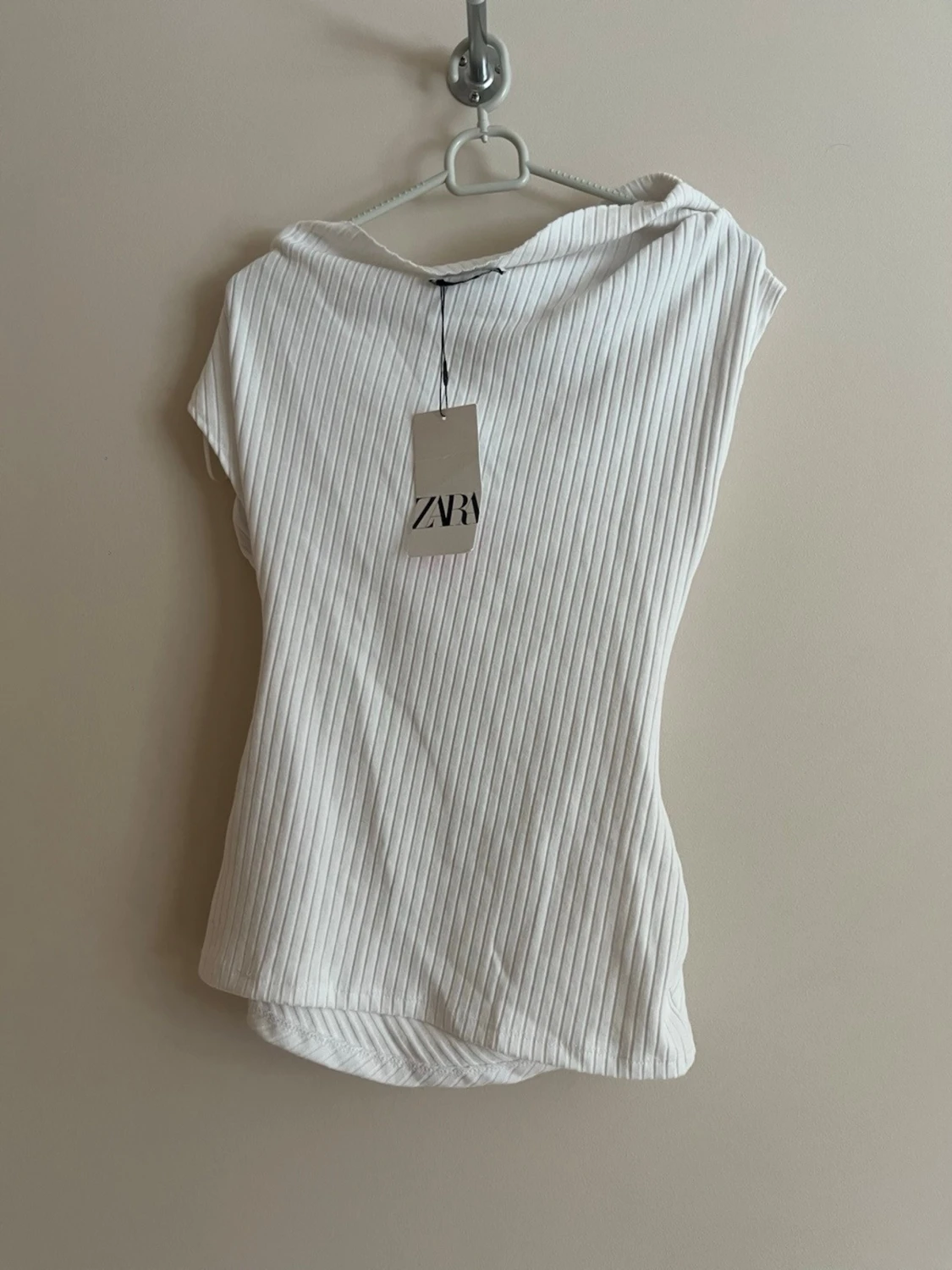 Vit ribbad topp från Zara - 1