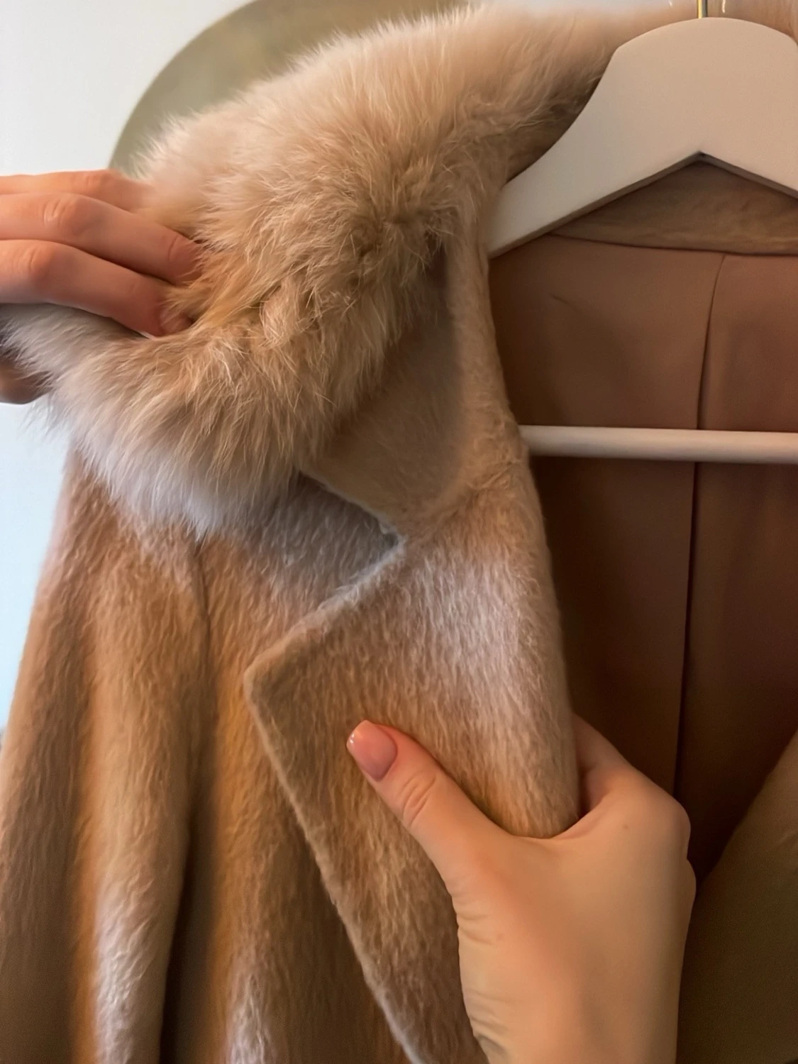 Beige kappa med äkta pälsdetaljer - 2