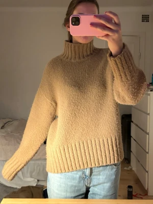 Stickad polotröja  - Jättemysig stickad polotröja från H&M