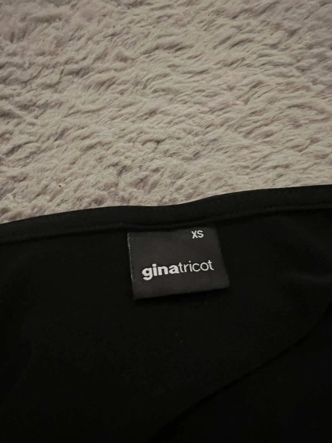 Svart omlottblus från Gina Tricot Stockholmsstil  - 1