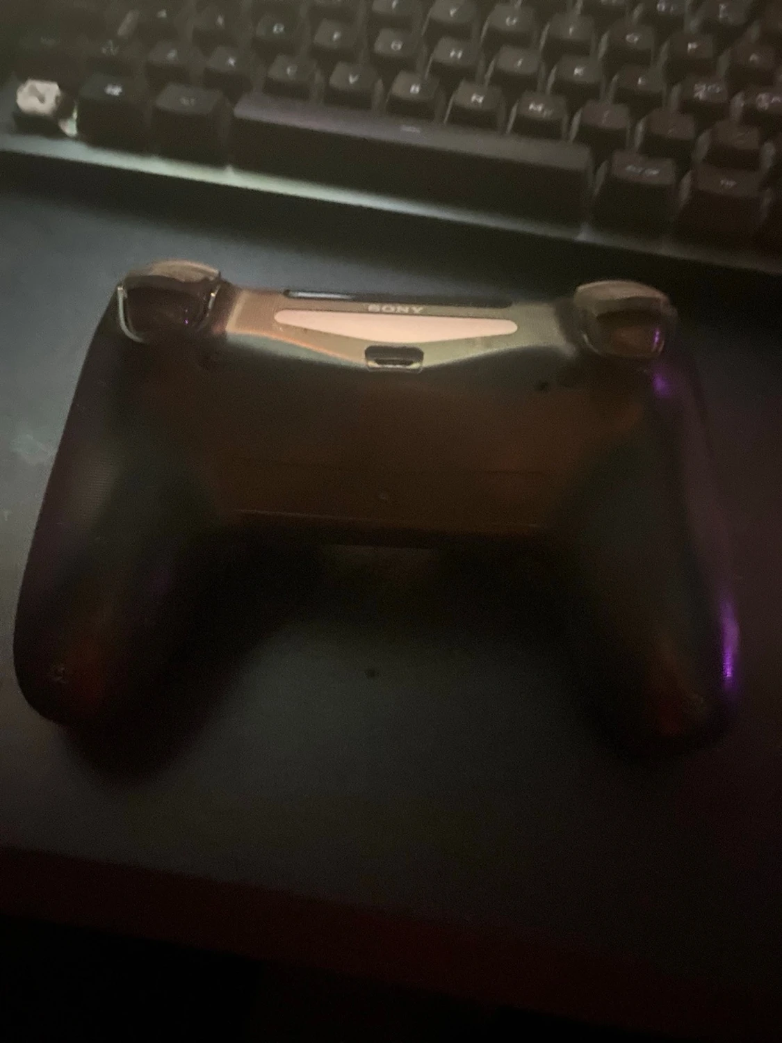 Svart PlayStation 4 DualShock kontroll - 2