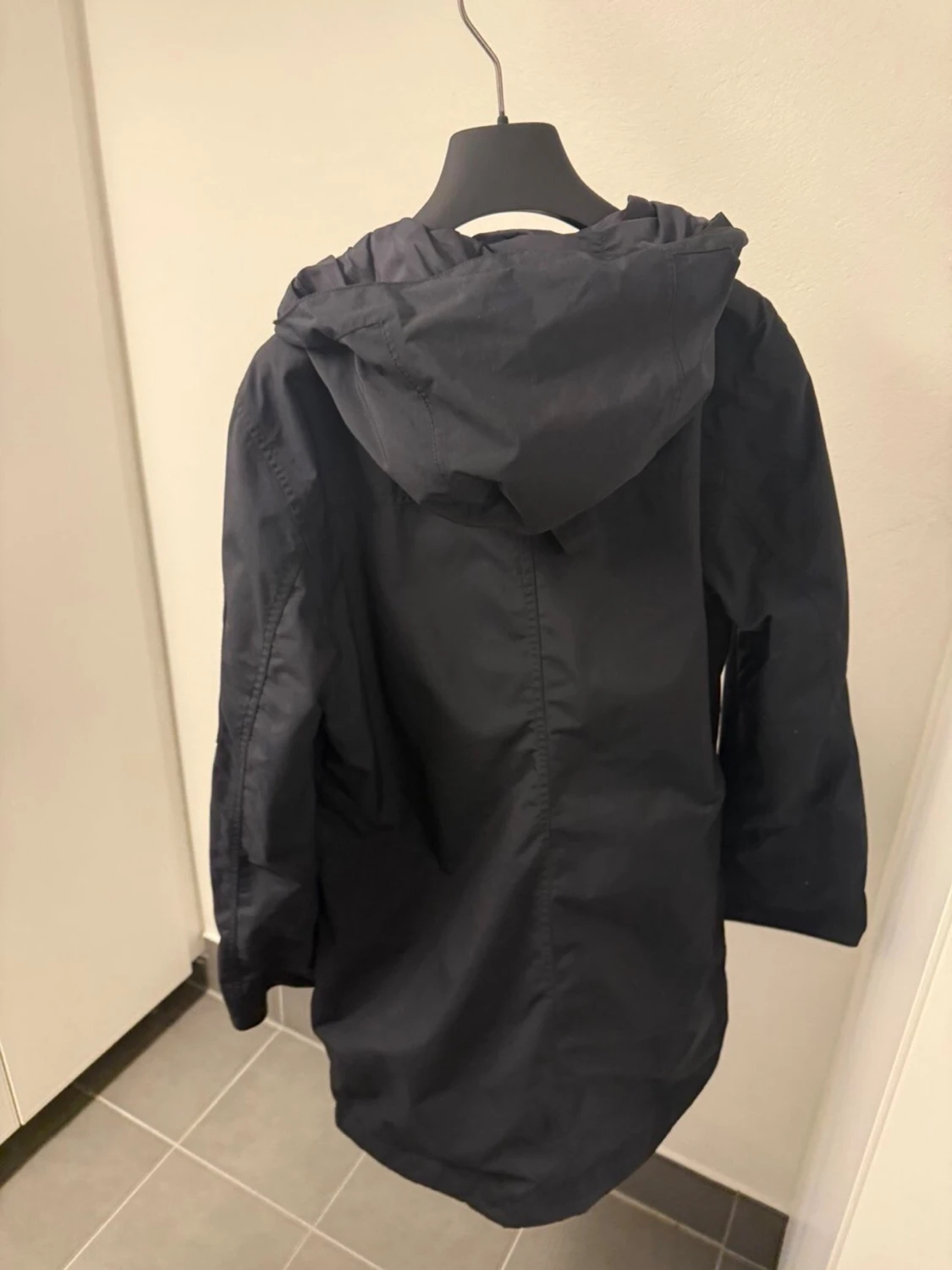 Svart vindjacka från Peak Performance  - 3