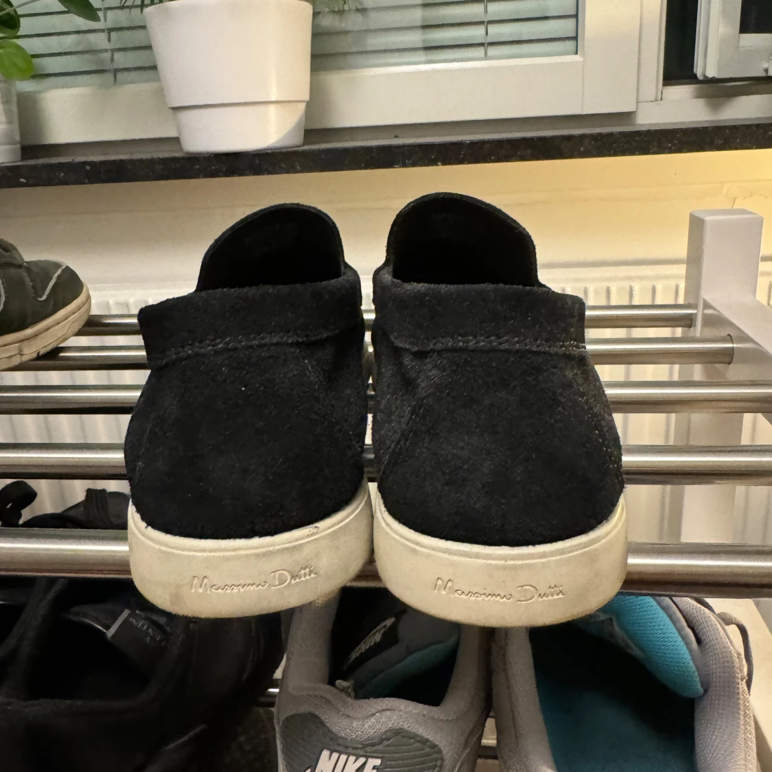 Svarta mockaloafers från Massimo Dutti - 2