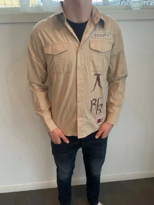 BB London Overshirt - BB London Overshirt herr| pris:399kr| storlek: XL| skick:9/10| hör av dig vid minsta lilla fundering eller fråga|