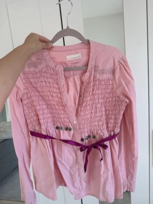 Rosa blus  - Super söt kofta från Odd Molly 