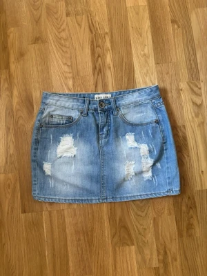 Så snygg jeanskjol - Den är i super bra skick inga defekter 🩷