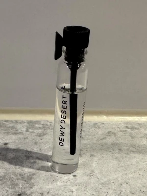 Dewy desert - Essnce - Dewy desert - Essnce, köpt nyligen och provad. Mängd syns på bild 