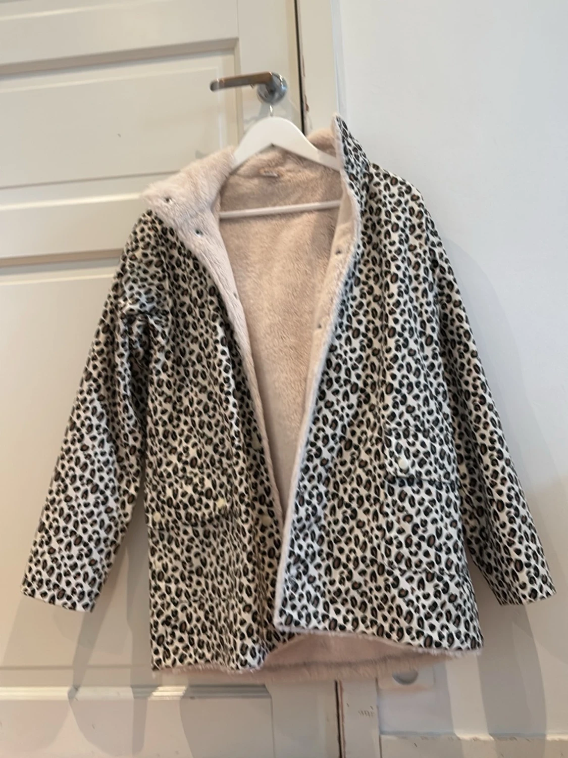 Leopardmönstrad regn/pälsjacka