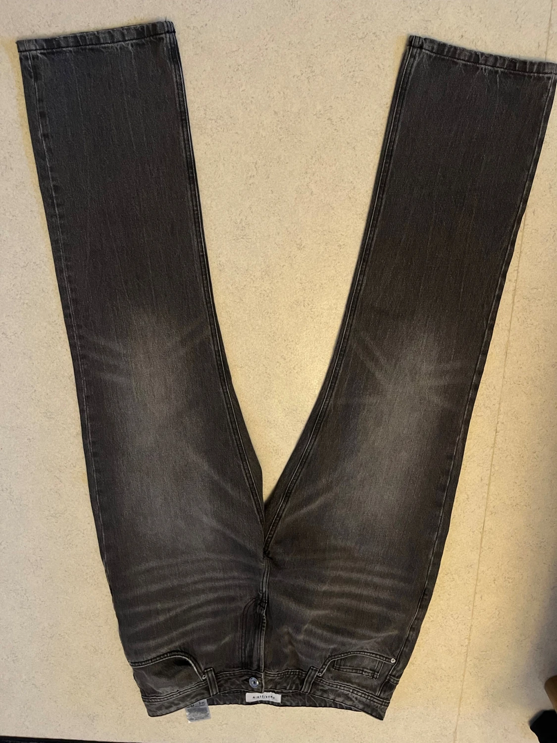 Svarta raka jeans från SMOG/DENIM