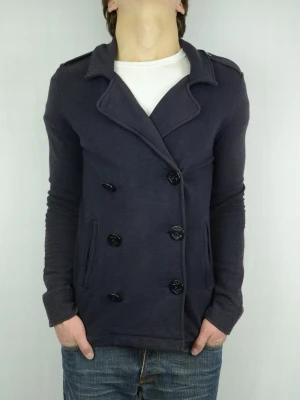 Ralph Lauren dubbelknäppt tröja  - RALPH LAUREN DUBBELKNÄPPT TRÖJA Storlek : M Passform : Normal Användning : Tröjan är aningen solblekt annars i fint skick Nypris : Cirka 3000SEK Modellen på bilden : 182CM och väger 78KG