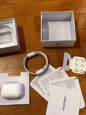 Apple AirPods Pro gen 2 - Helt nya hör av er vid frågor