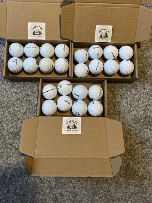 Vita Srixon golfbollar från Elitetee Klass A/B - Säljer flera vita Srixon golfbollar Från Elitetee, packade i bruna kartonger. Perfekta för dig som vill fylla på golfväskan. Klassisk rund form och tillverkade i slitstarkt material för bra spelkänsla på banan.