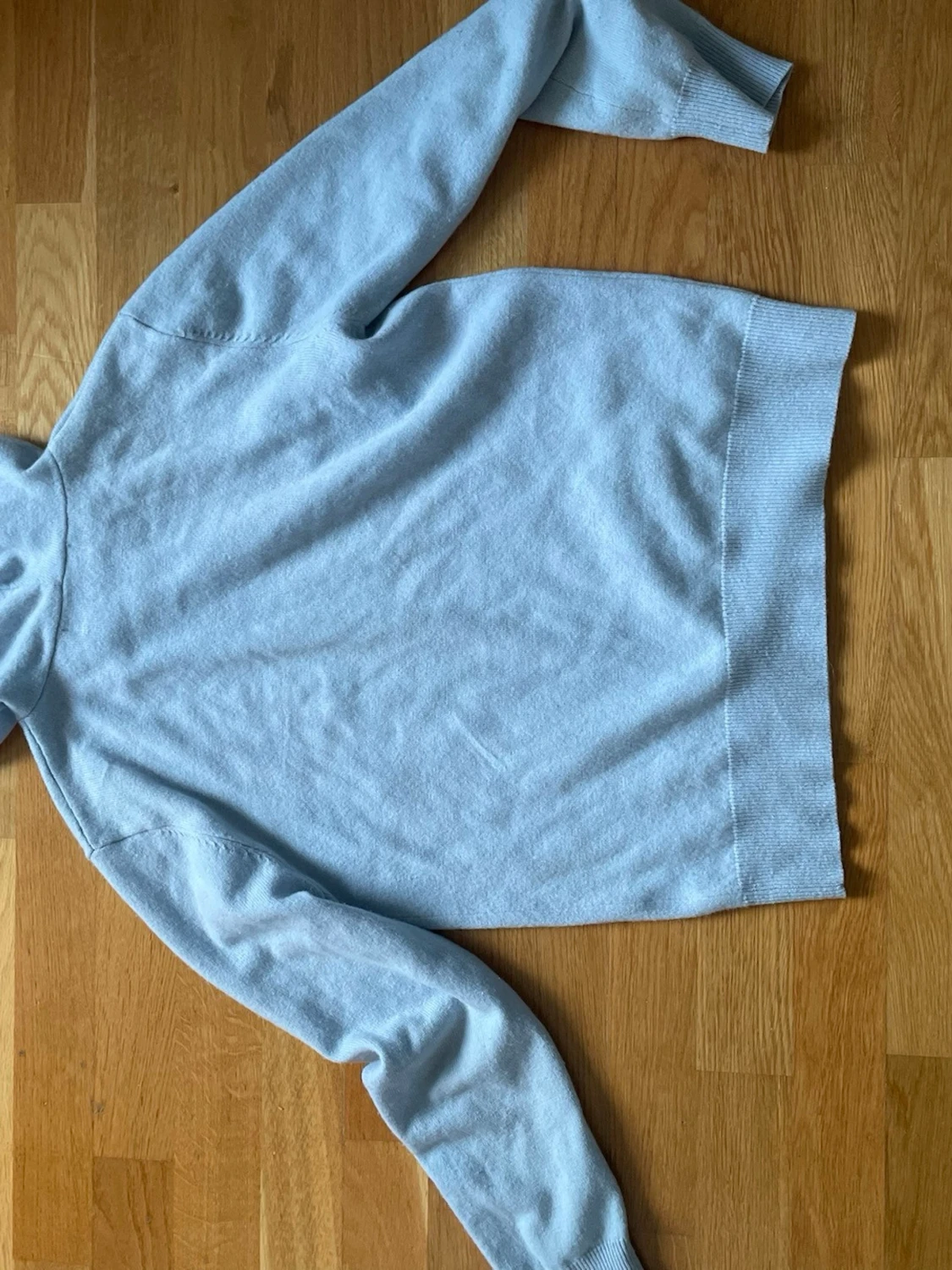 Ljusblå hoodie från Sayless i cashmere - 2
