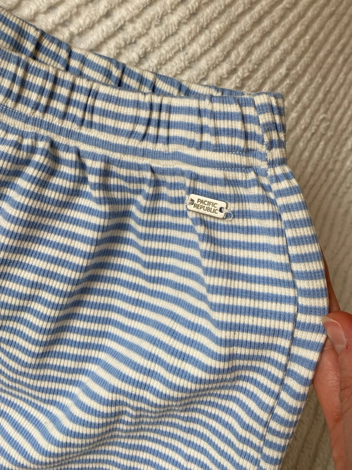 Randiga pyjamasshorts i blått och vitt - 2