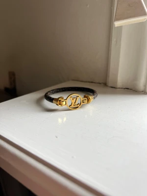 Armband Louise Vuitton  - Super fint armband 