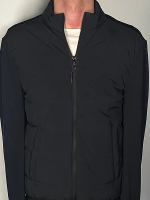 Cardigan - Säljer en ritkigt snygg och trendig cardigan i fint skick, storlek S, vid frågor är det bara att skriva //Gramenti