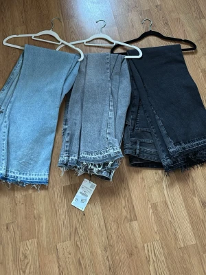 Flaried jeans från zara - 3 olika färger helt nya alsrig använt