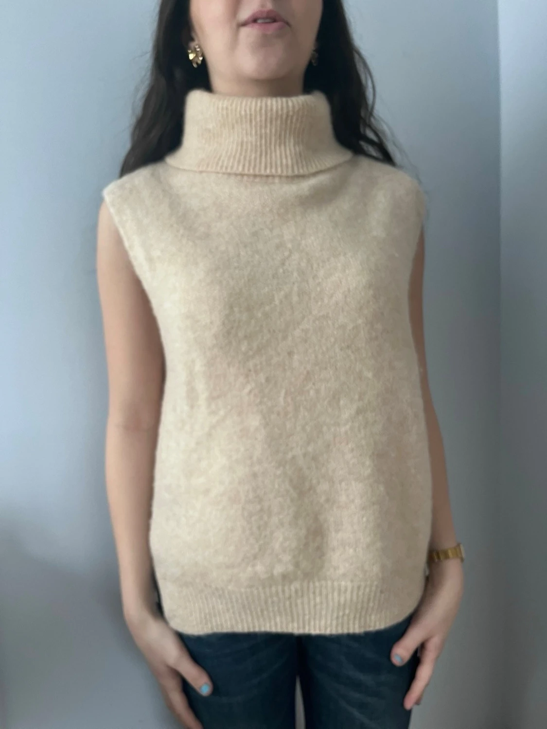 Beige stickad poloväst - 1