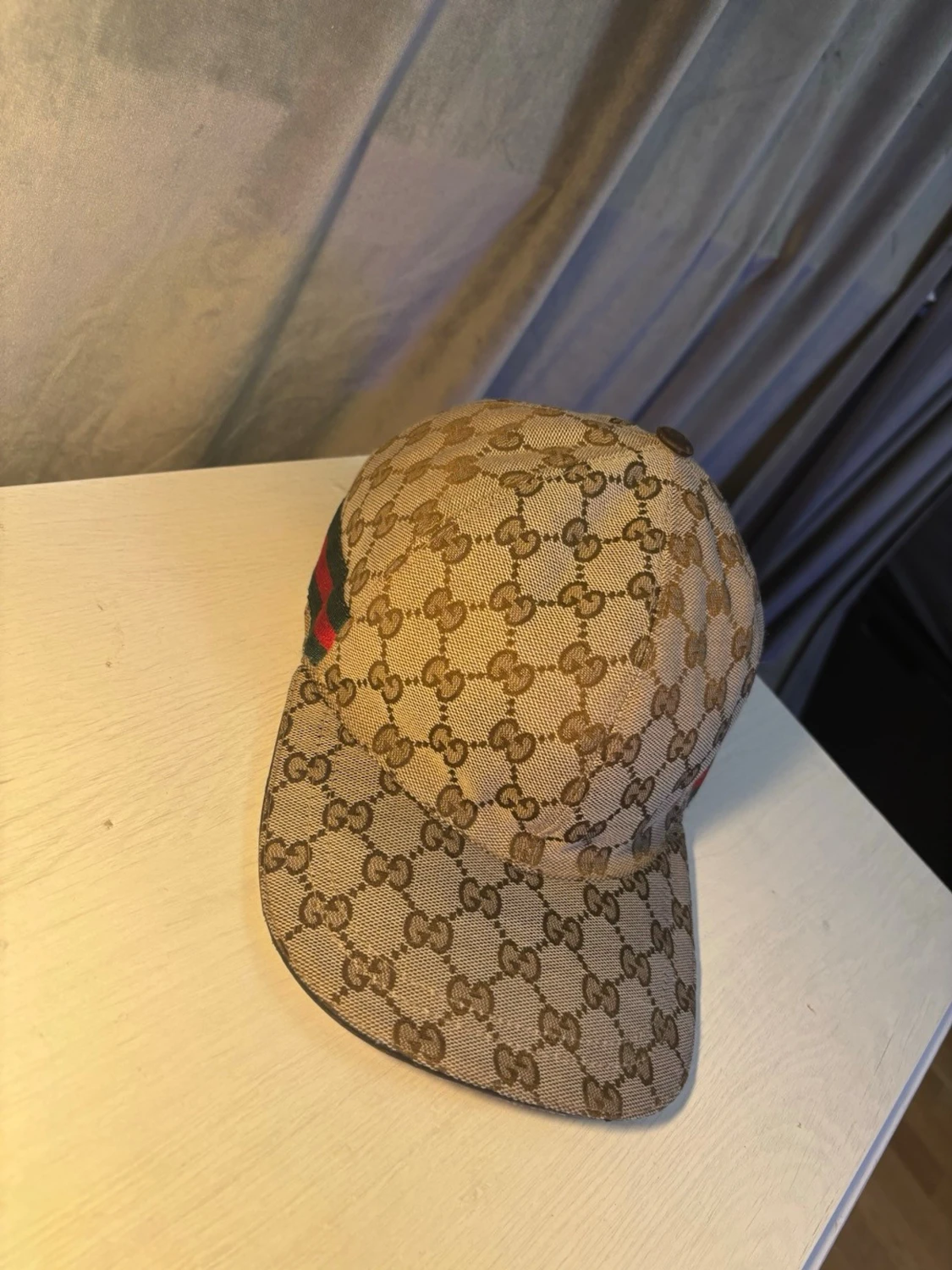 Beige keps från Gucci med GG-mönster - 2
