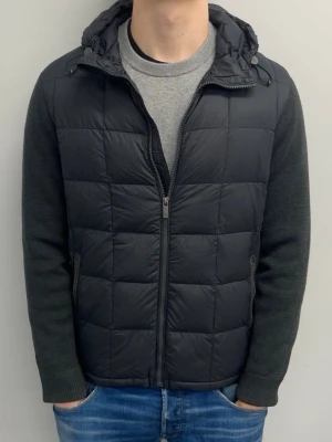 Massimo dutti hybrid cardigan - Fint skick, inga defekter | modellen är 185 cm lång och väger ca 78 kg.