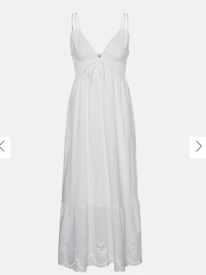 Vit långklänning med broderad kant - Modell från Vero Moda: VMNigella, säljs inte längre. Använd 1 gång! Nypris 699