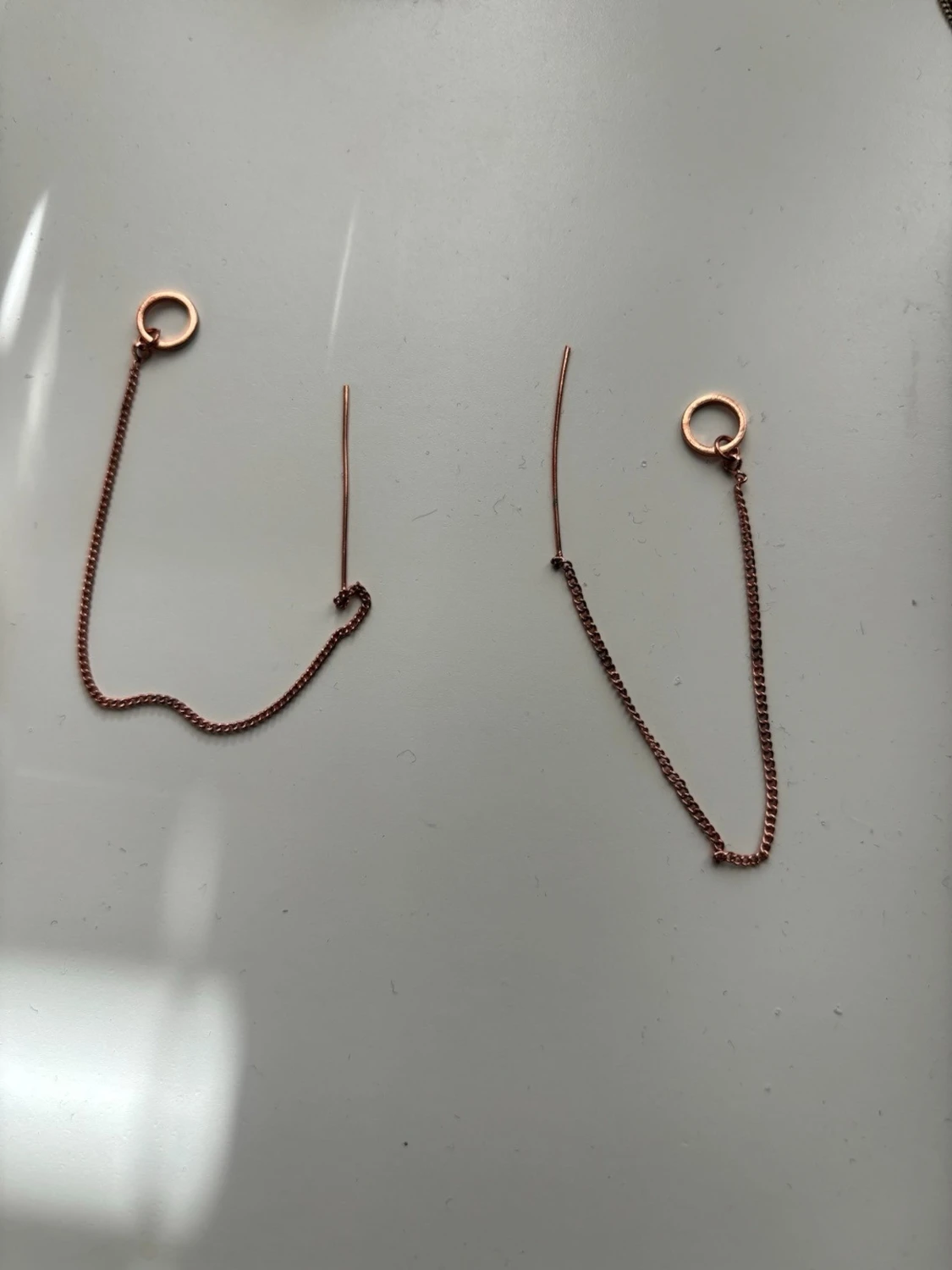Kedjeörhängen i roséguld