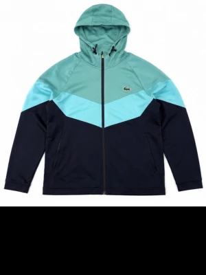 Lacoste hoodie  - Blå/turkos Lacoste zip hoodie. Använd men inte mycket och inga deffekter, den är typ som ny. Storlek XL men passar L med. 