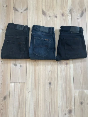 Nudie Vintage Jeans Bulk 3pair - Hej! 👋 | Jag säljer 3 par feta Nudie Jeans för endast 499kr, detta är en bra deal både för egen användning och återförsäljning. 🙌 | Storlekarna finns på bild i samma ordning som bilderna på jeansen. | Fint skick på allihop men 2 av de har slitage som visas på bild 🤟| Bara o höra av dig vid frågor 😊