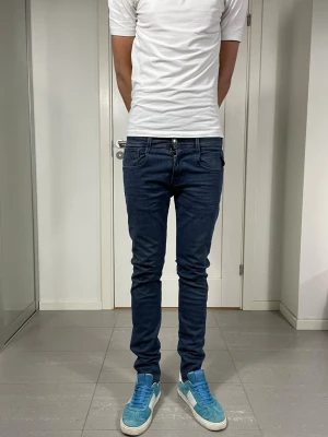Replay Anbass Jeans  - Säljer nu dessa Replay Anbass Jeans, W29 o L32 o mått: ca 36-36,5 o 105 cm, skriv för fler bilder/frågor🙌🏼